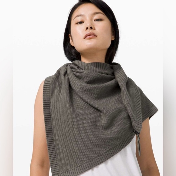 LULULEMON On The Go Poncho Grey Sage OS - Picture 3 of 11